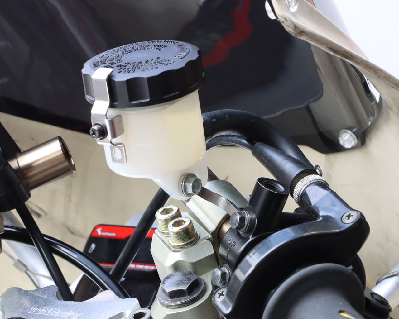 マスターシリンダータンクステー 45mm 汎用