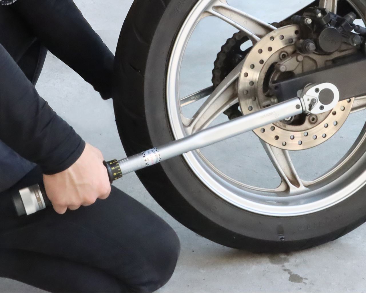トルクレンチ 1/2インチ 540mm 汎用