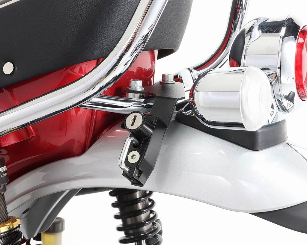 ヘルメットホルダー ブラック ダックス125