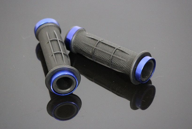 アルミ&ラバー ハンドルグリップ 貫通タイプ ブルー 120mm 汎用 7/8インチ(22.2mm)ハンドル用