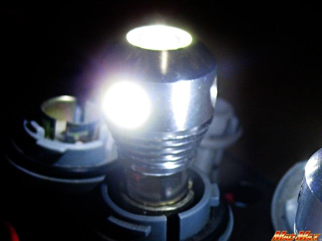 S25(BAY15d) 9.5WハイパワーLEDバルブ ダブル球 ホワイト 2個セット 汎用(12V/24V兼用)