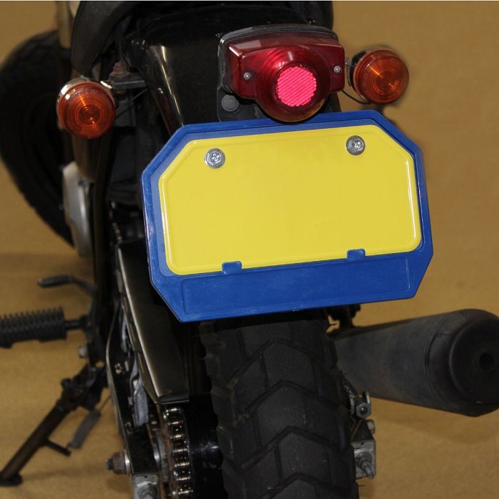 プラスチック製ナンバーフレーム 台形型 ホワイト 縦148×横222mm スクーター用(50CC～125CC)