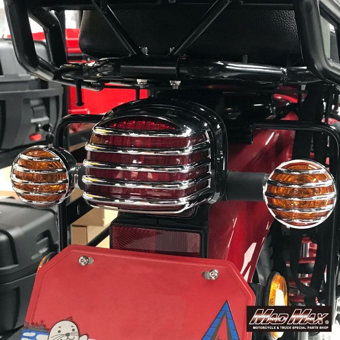 MrQuick製 テールランプガーニッシュ メッキ クロスカブ110