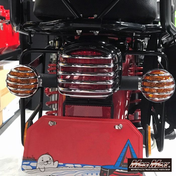 MrQuick製 テールランプガーニッシュ メッキ クロスカブ110