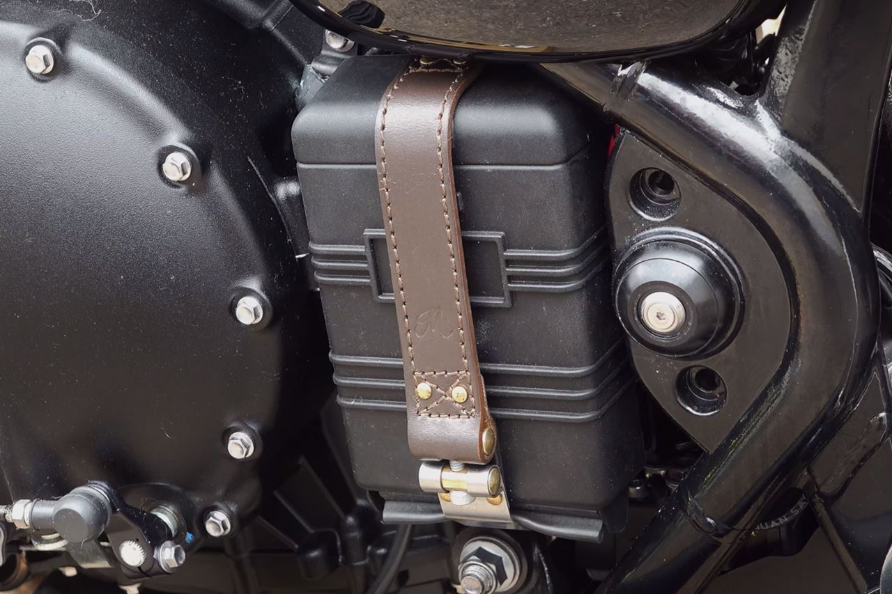 Battery Belt Beltein Leather Brown 1 piece Bonneville Bobber Speedmaster