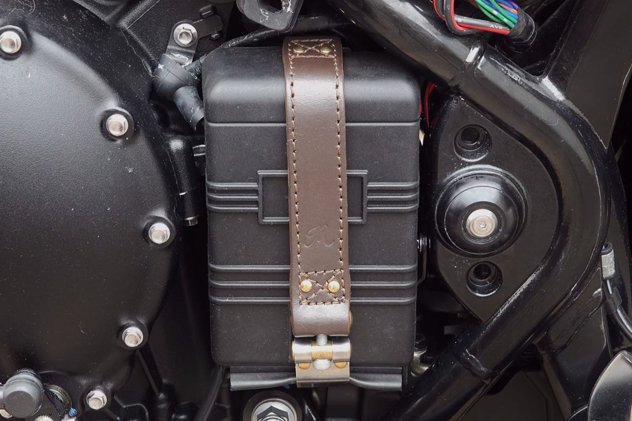 Battery Belt Beltein Leather Brown 1 piece Bonneville Bobber Speedmaster