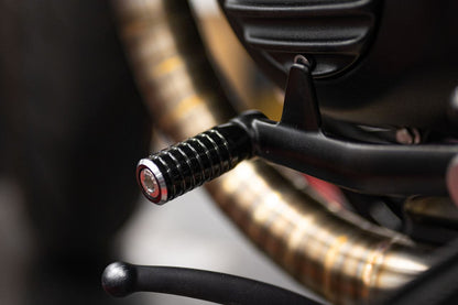 シフトペダルペグ リブ ブラック 長さ44mm 1個 T100/T120 スピードツイン900 スクランブラー900
