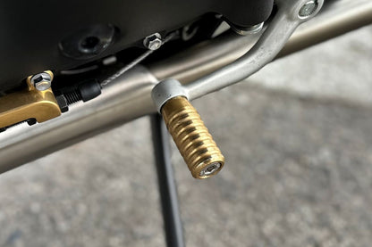 Shift Pedal Peg Ribbed Brass Length 44mm 1pc T100/T120 Speed Twin 900 Scrambler 900
