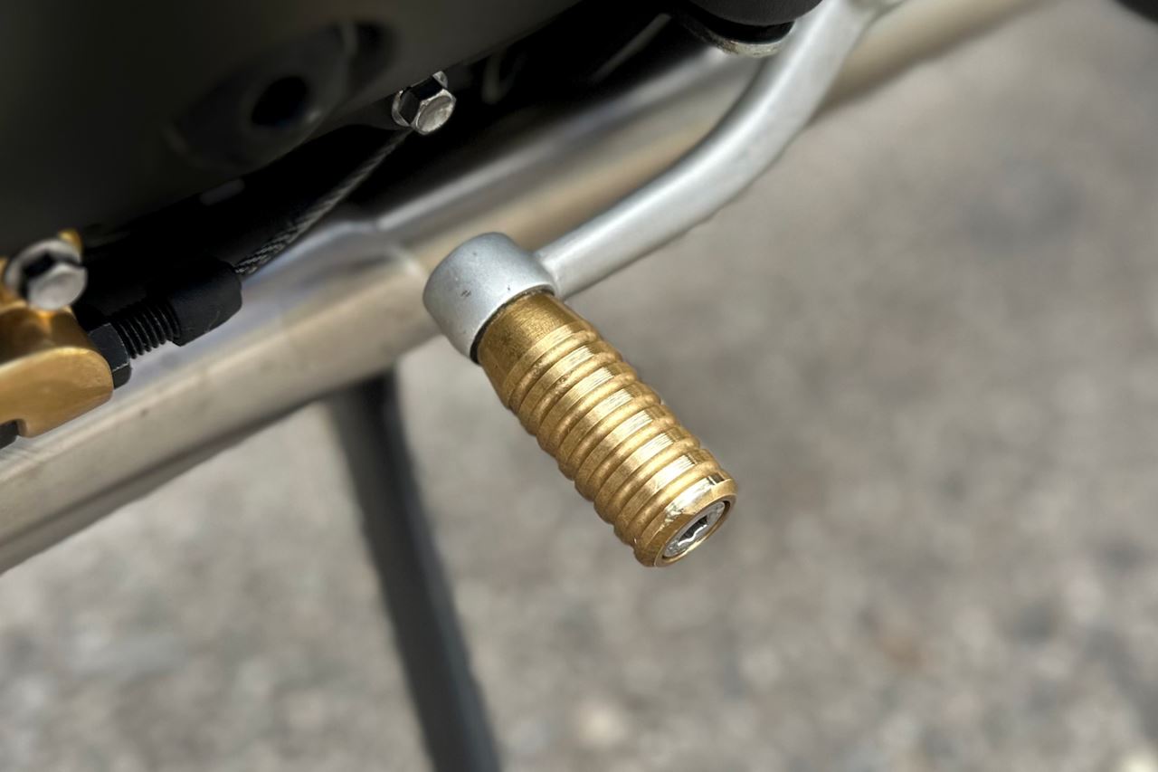 Shift Pedal Peg Ribbed Brass Length 44mm 1pc T100/T120 Speed Twin 900 Scrambler 900