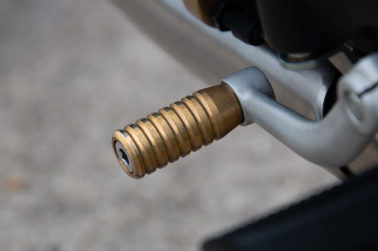 Shift Pedal Peg Ribbed Brass Length 44mm 1pc T100/T120 Speed Twin 900 Scrambler 900