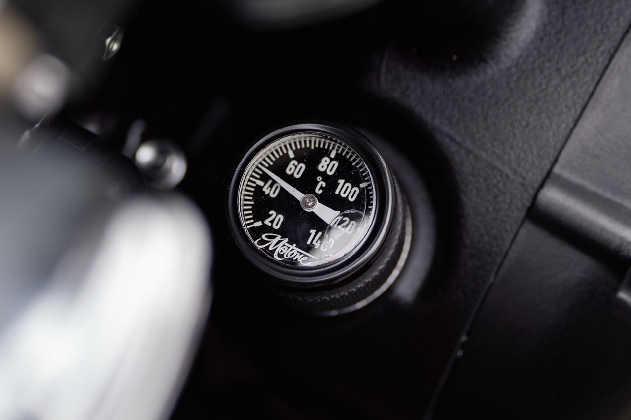 油温計 オイルフィラーキャップ °C ブラック 1個 T100/T120 スピードツイン900 スクランブラー900