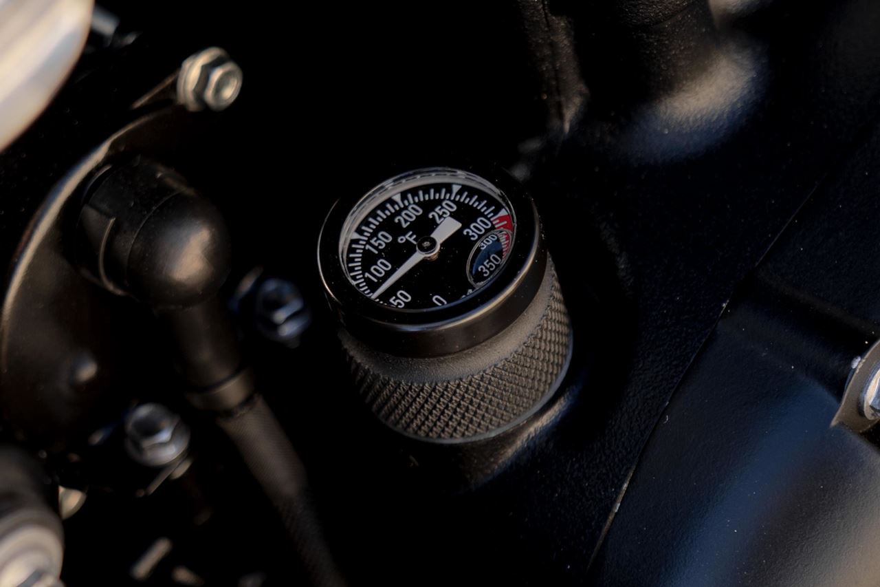 油温計 オイルフィラーキャップ °F ブラック 1個 T100/T120 スピード