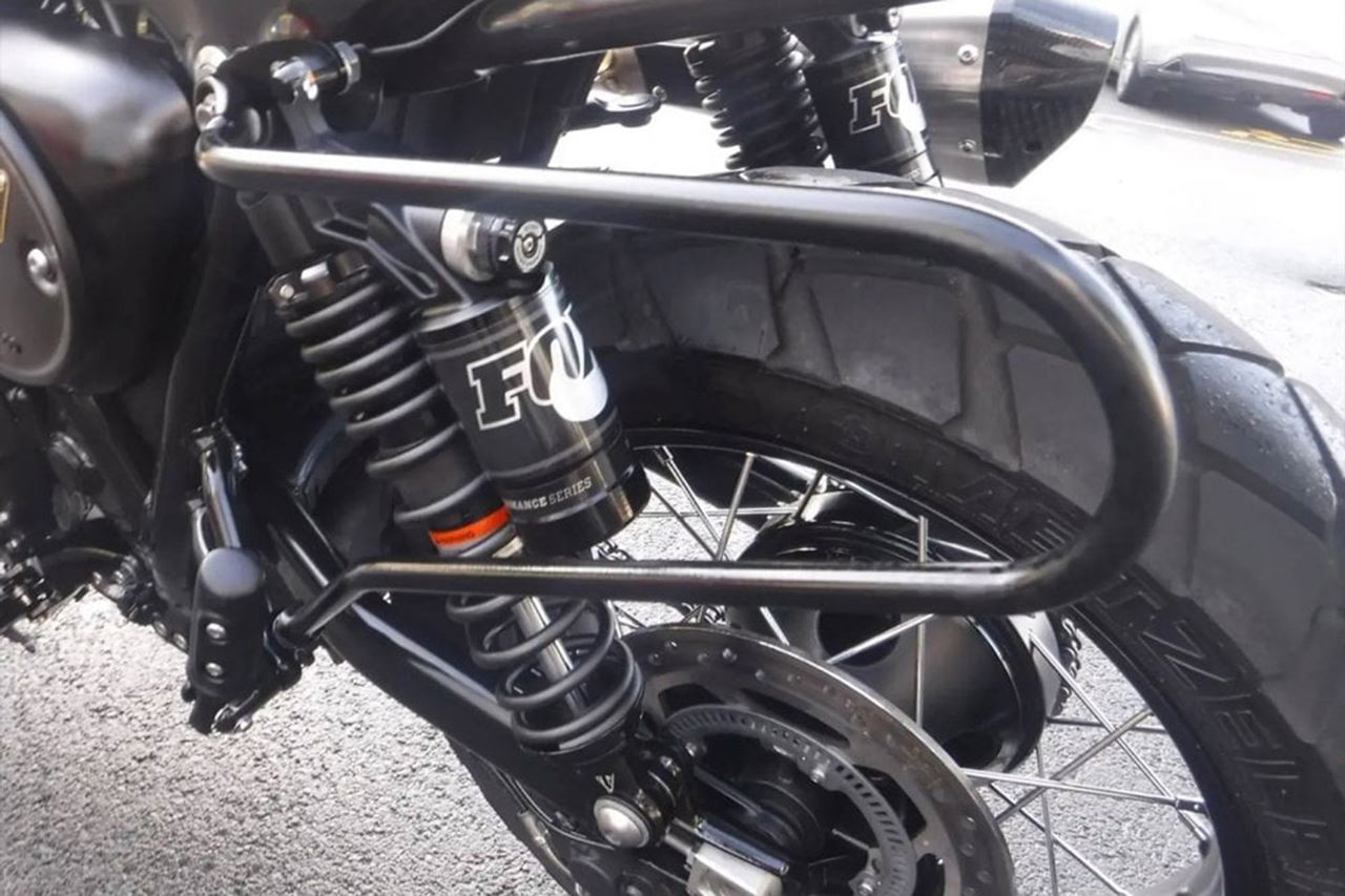 サドルバッグサポート 左側 ブラック パイプ径16mm 1個 T100/T120 スピードツイン900 スクランブラー900