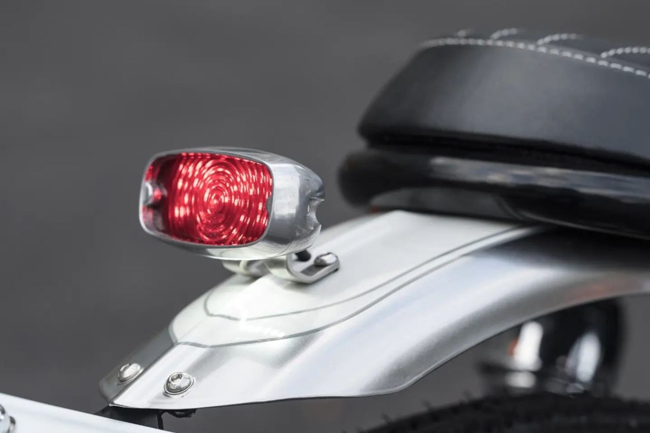 LEDテールライト ゴート ポリッシュ 縦40m×横82mm 1個