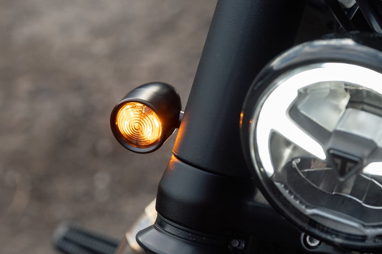 LED Turn Signals Icon Black 2pcs M8 Universal