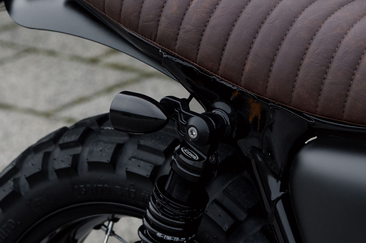 リアウインカーステー トライライン リアショックマウント M8/M10用 ポリッシュ 2個 T100/T120 スピードツイン900 スクランブラー900