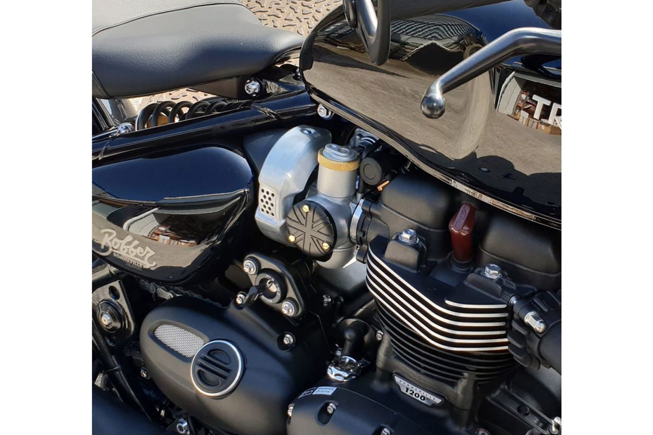 スロットルボディカバー ユニオンジャック ブラック 2個 T120 スラクストン1200/R/RS ボバ―