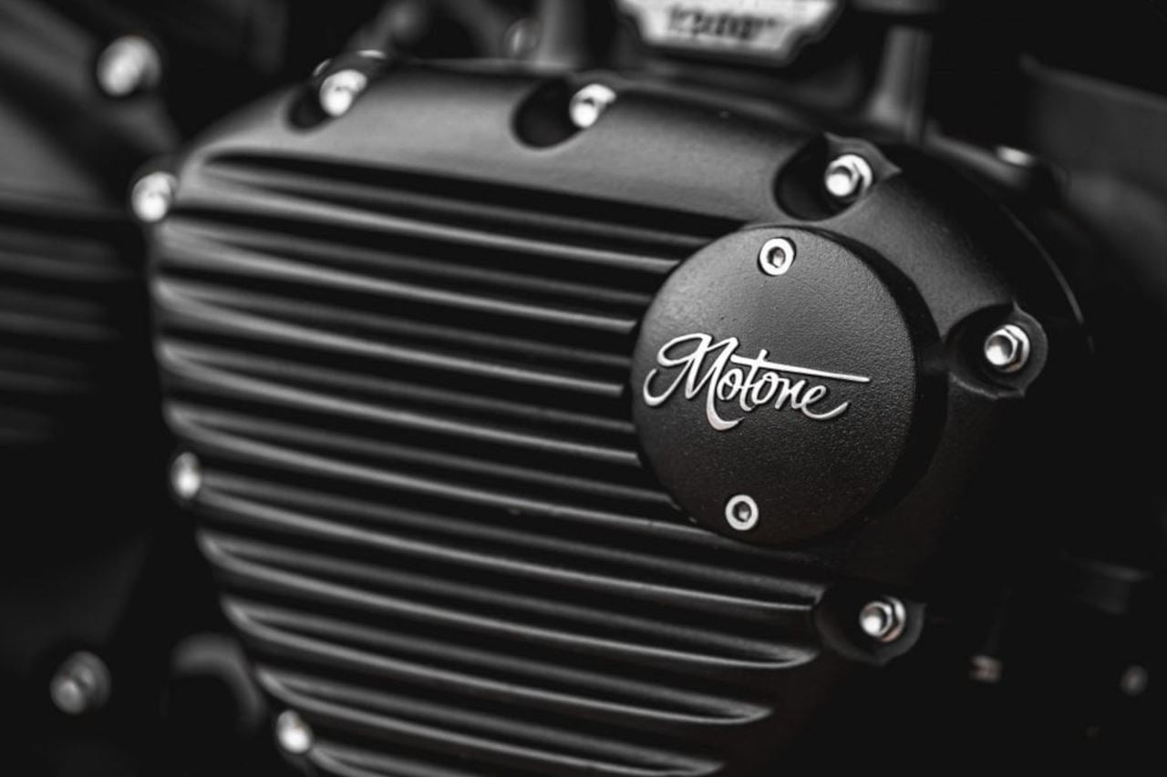 Generator Badge MoTOne Logo Black/Polish 1pc T100/T120 Speed Twin 900 Scrambler 900
