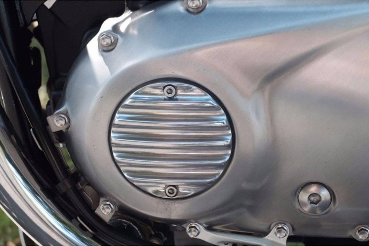 クラッチバッジ リブ ポリッシュ 1個 T100/T120 スピードツイン900 スクランブラー900