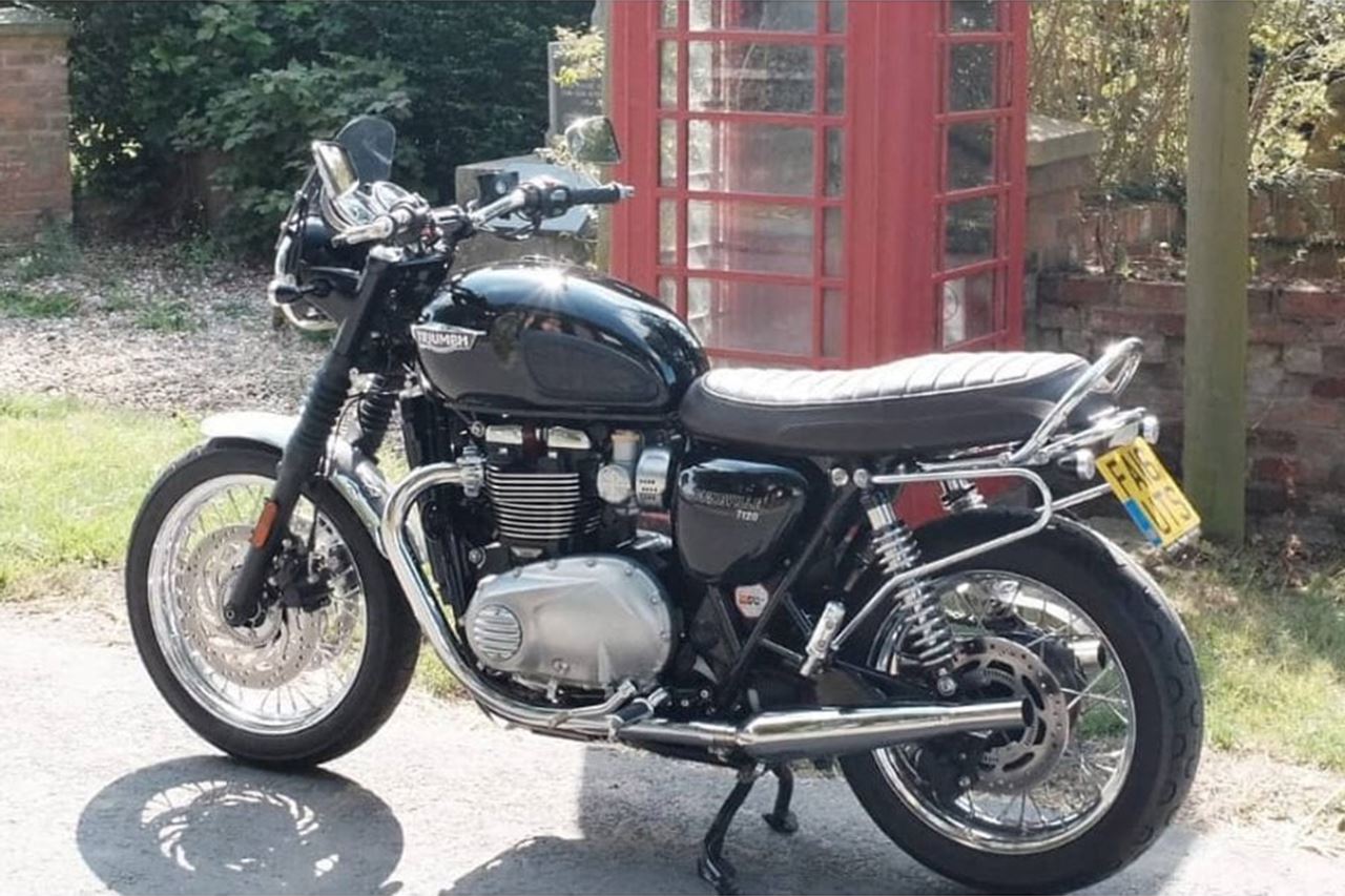 クラッチバッジ リブ ポリッシュ 1個 T100/T120 スピードツイン900 スクランブラー900