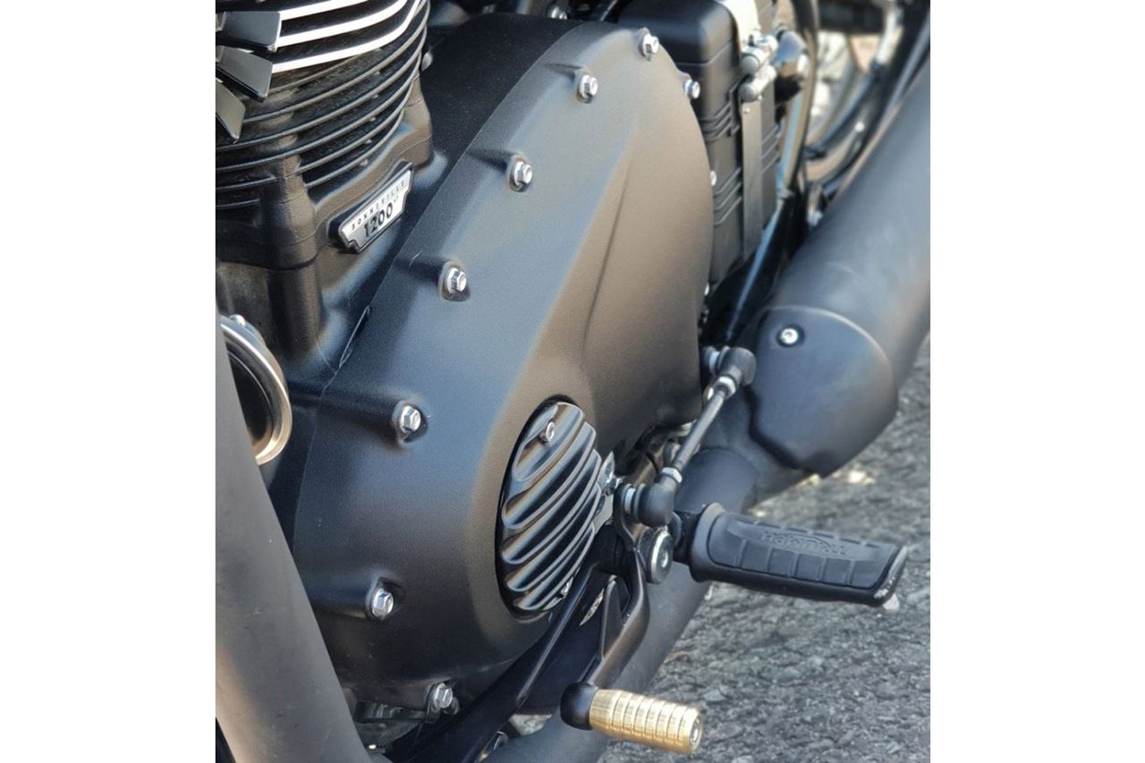 Clutch Badge Ribbed Black 1pc T100/T120 Speed Twin 900 Scrambler 900