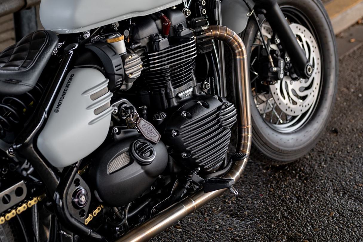 タイミングカバー リブ ブラック 1個 T100/T120 スピードツイン900 スクランブラー900