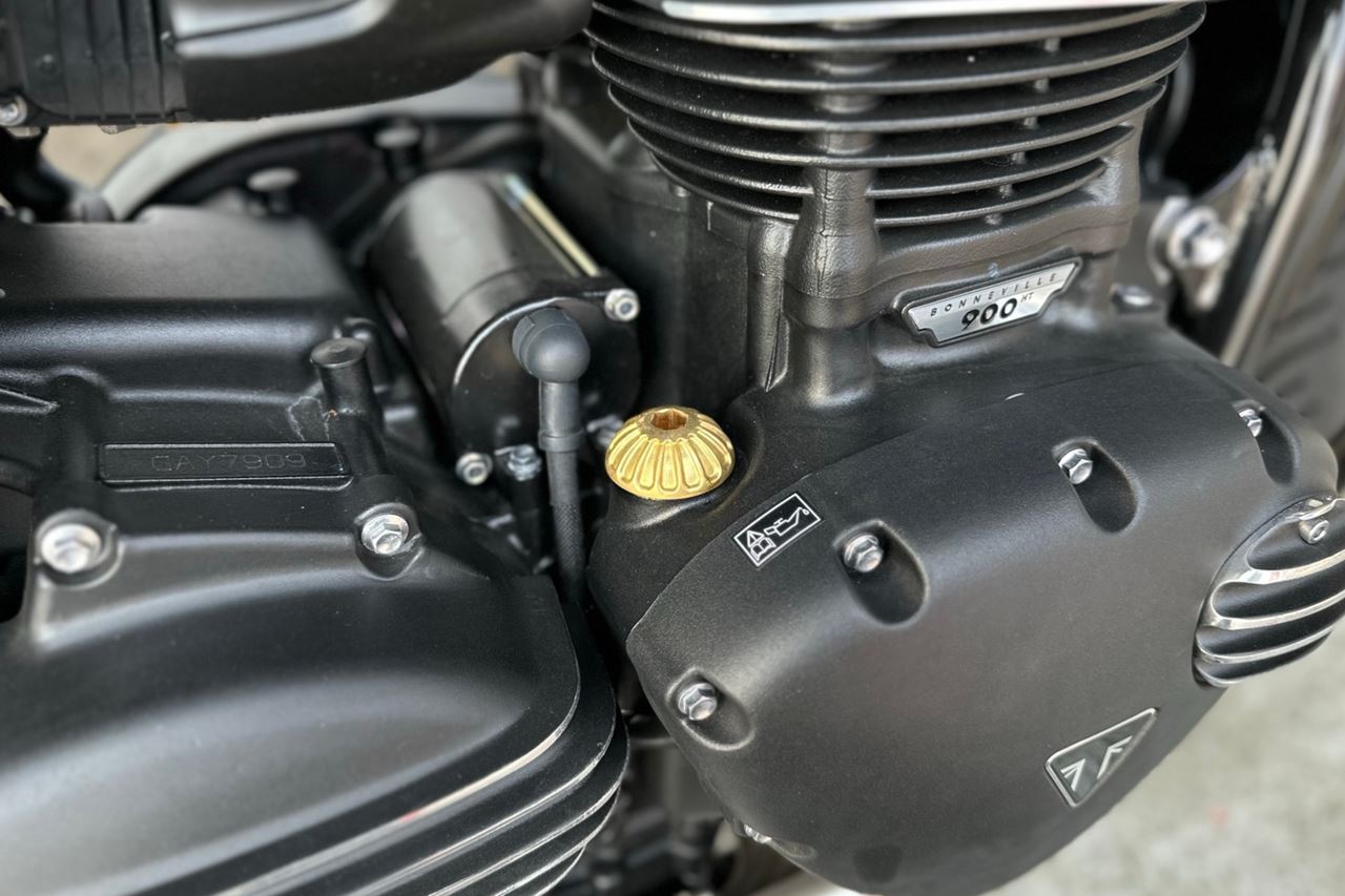 オイルフィラーキャップ ロズウェル ブラス 1個 T100/T120 スピードツイン900 スクランブラー900