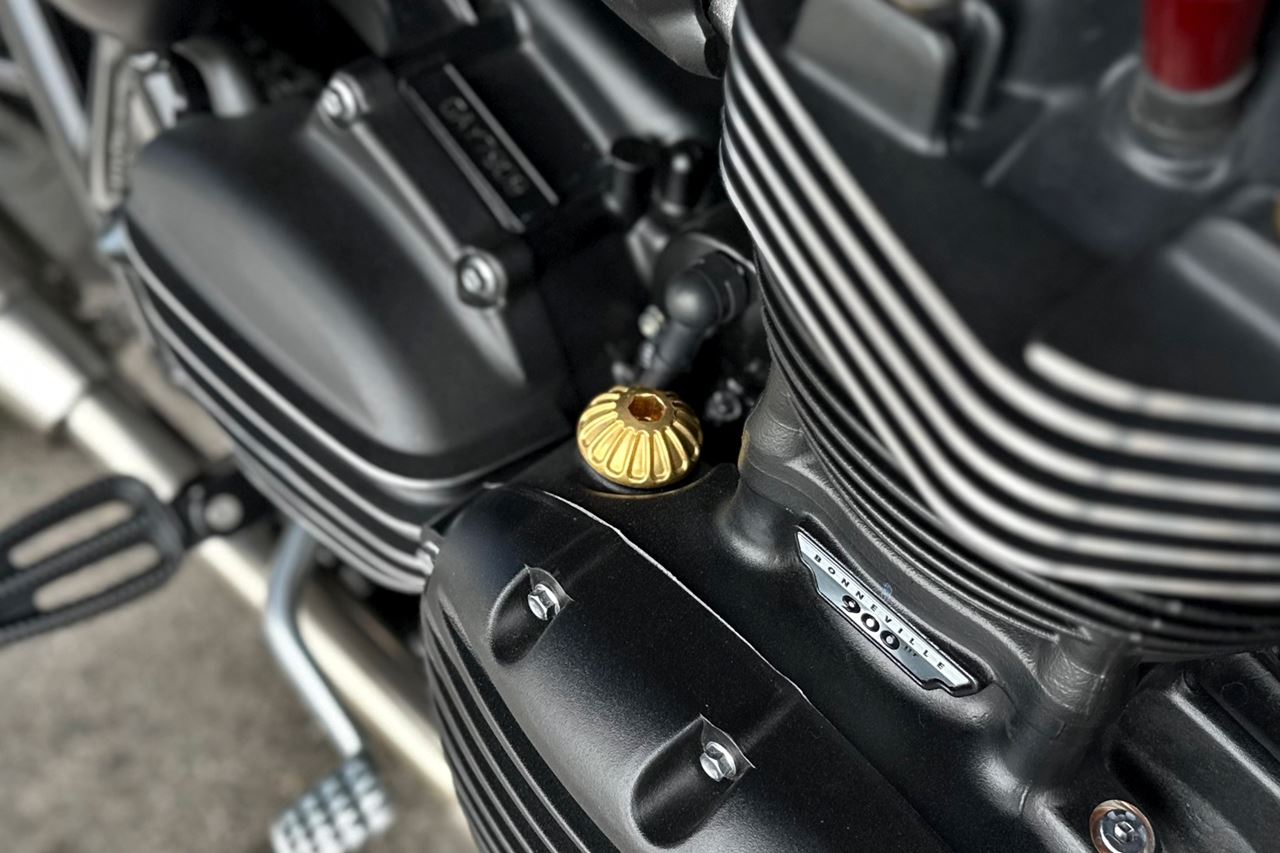 オイルフィラーキャップ ロズウェル ブラス 1個 T100/T120 スピードツイン900 スクランブラー900