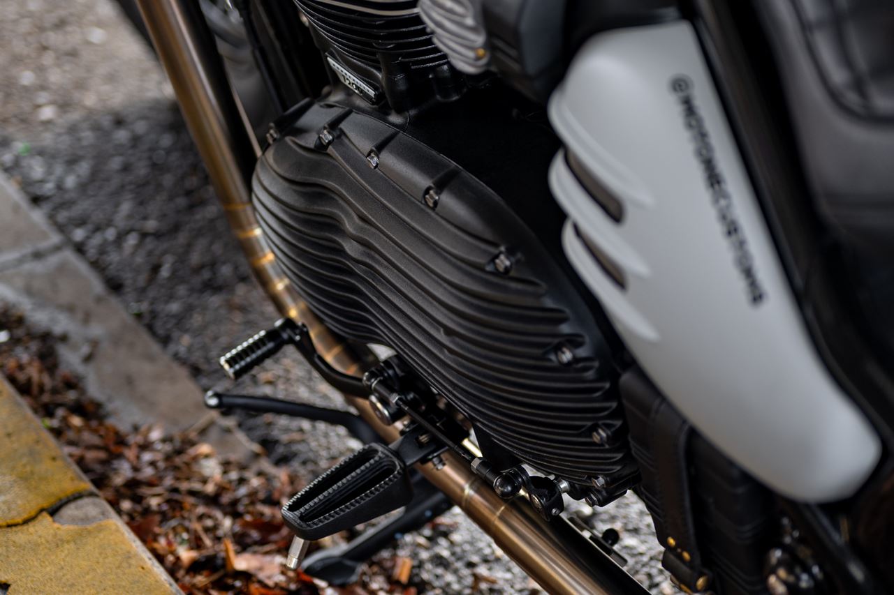 クラッチカバー リブ アルミ ブラック 1個 T100/T120 スピードツイン900 クランブラー900
