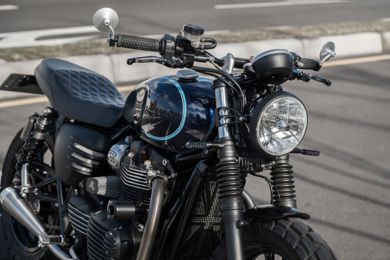 レギュレーター移設ステー ブラック 1個 T100/T120 ストリートツイン ストリースクランブラー