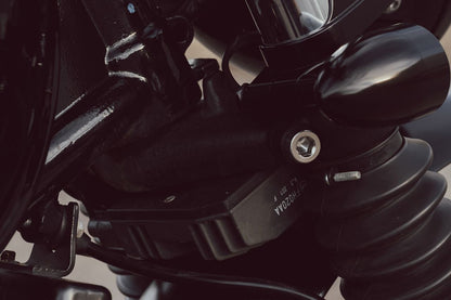 レギュレーター移設ステー ブラック 1個 T100/T120 ストリートツイン ストリースクランブラー