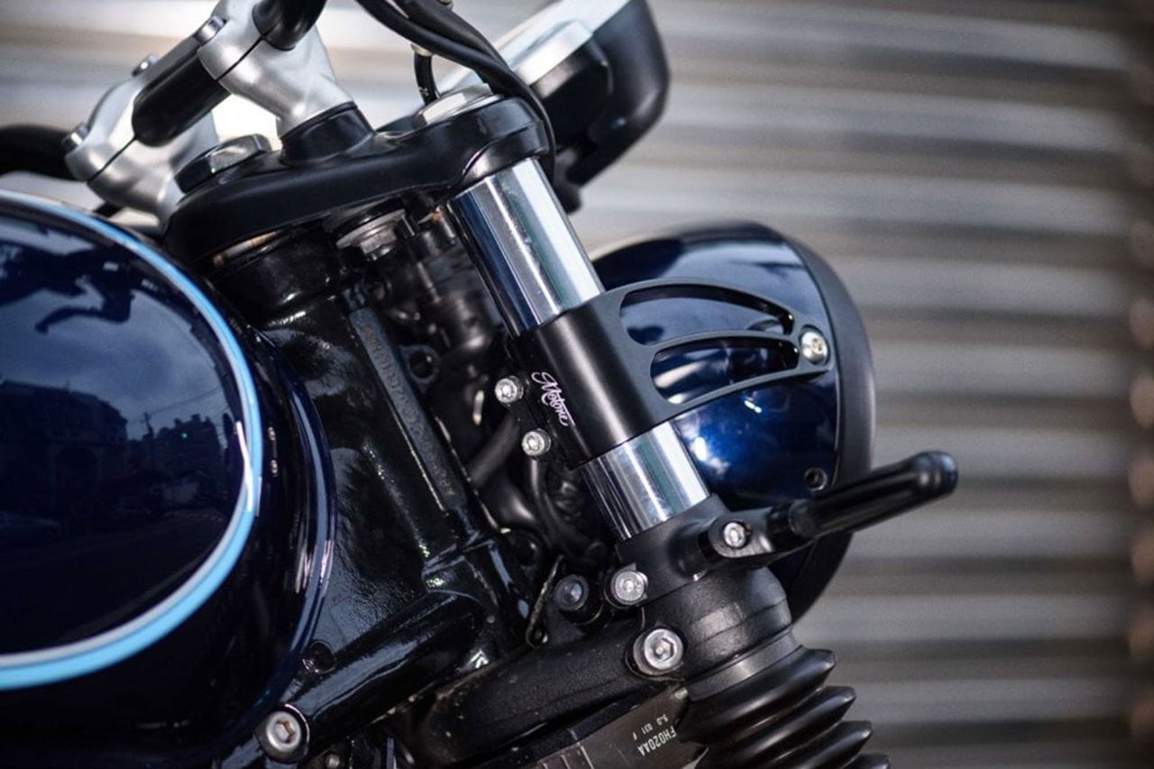 レギュレーター移設ステー ブラック 1個 T100/T120 ストリートツイン ストリースクランブラー