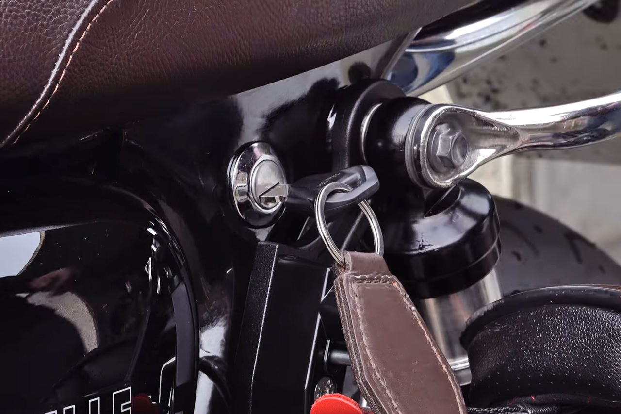 ヘルメットロック 左右共通 ブラック 1セット T100/T120 スピードツイン900 スクランブラー900