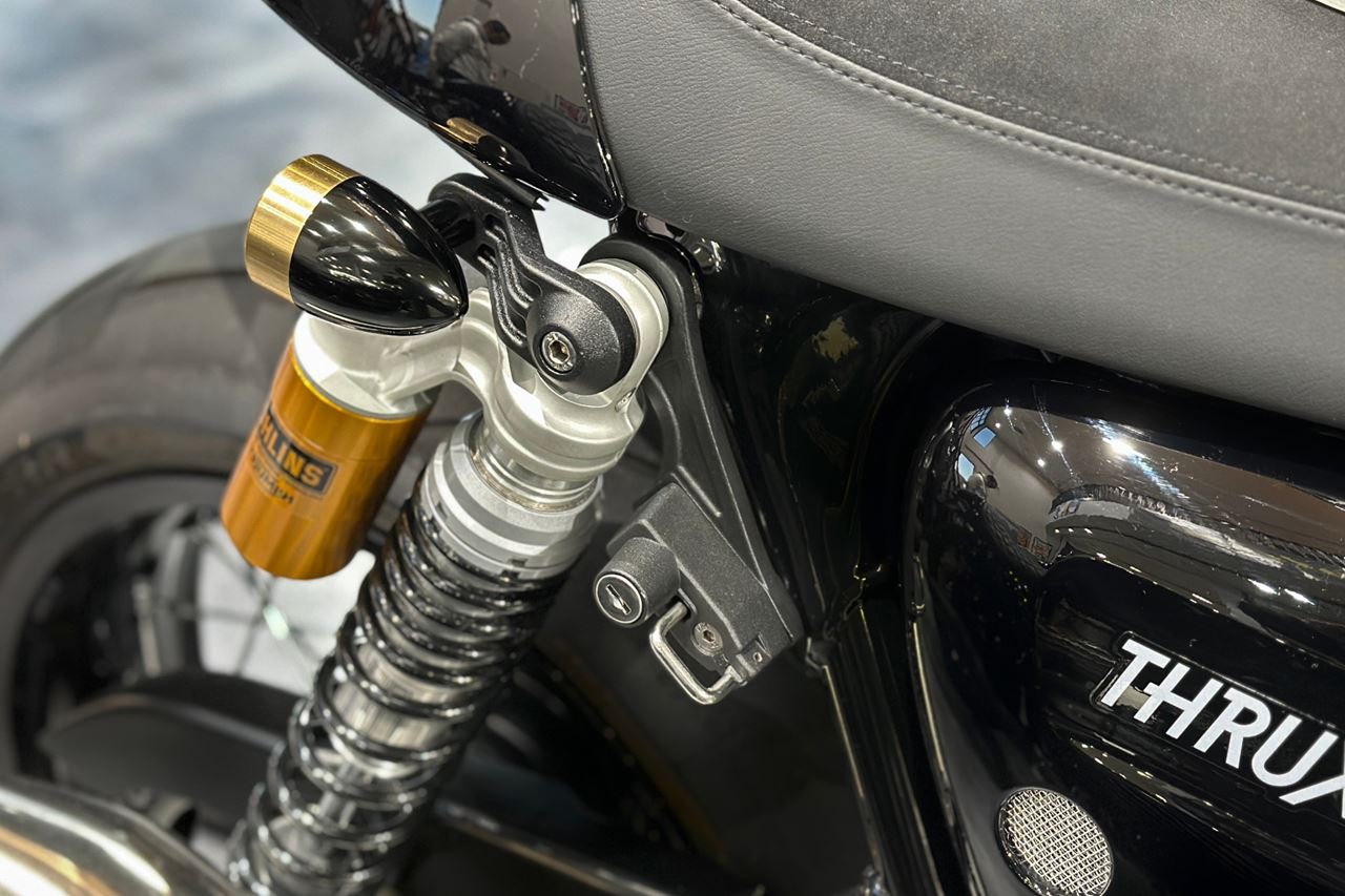 ヘルメットロック 左右共通 ブラック 1セット T100/T120 スピードツイン900 スクランブラー900