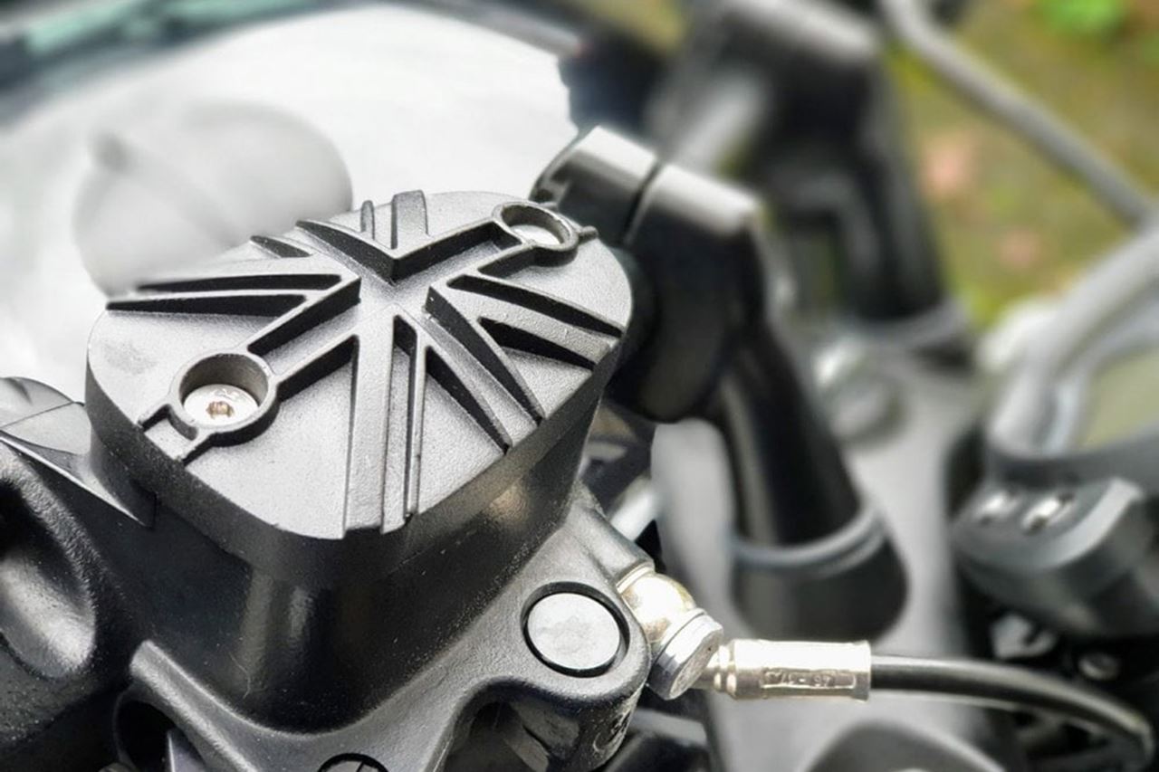 マスターシリンダーキャップ ユニオンジャック ブラック 1個 T100 T120 ボバ― スピードマスター