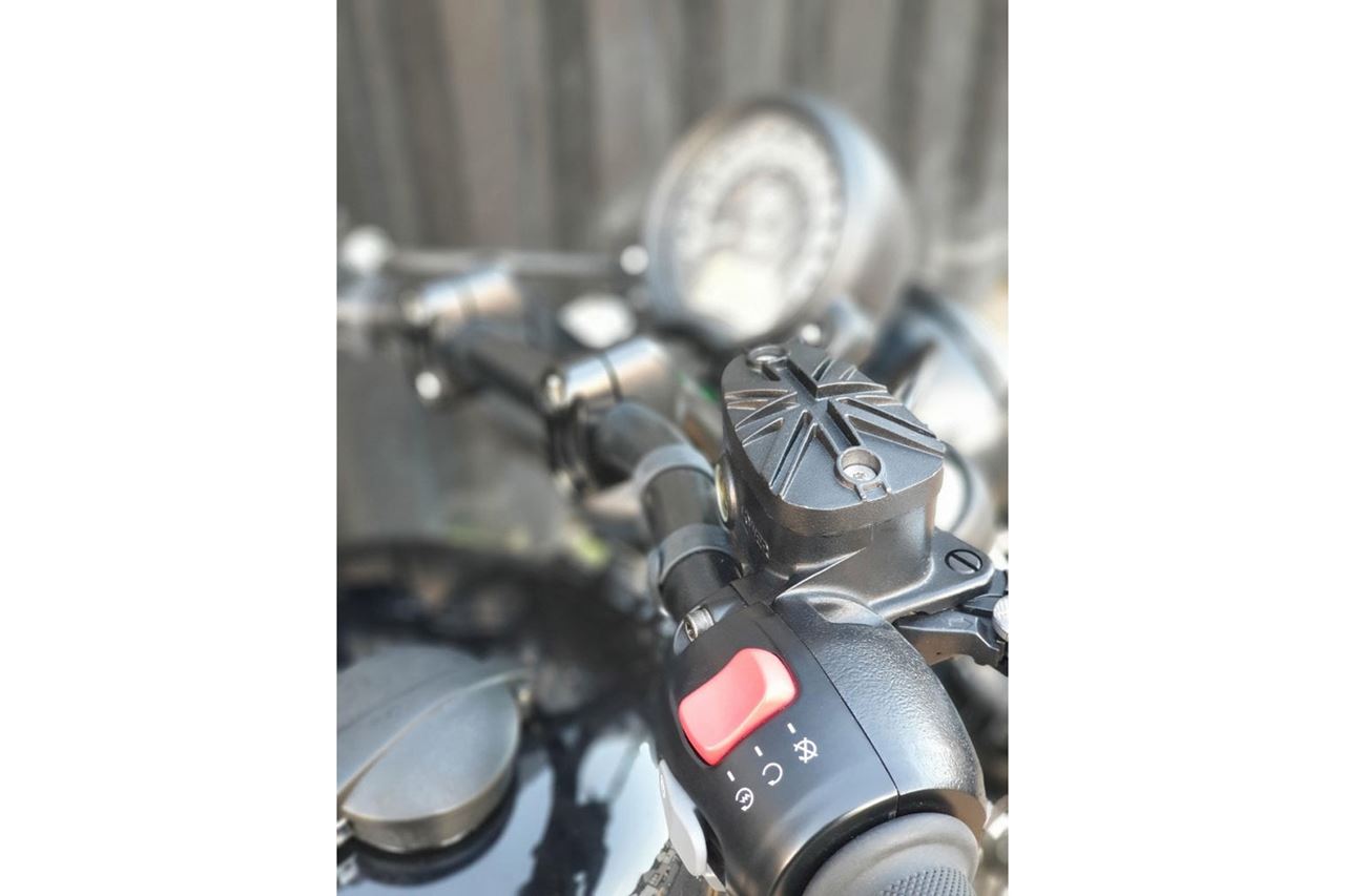 マスターシリンダーキャップ ユニオンジャック ブラック 1個 T100 T120 ボバ― スピードマスター