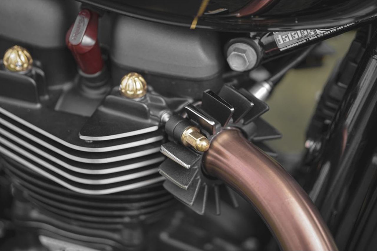 エキゾーストクランプナット ブラス 4個 T100/T120 スピードツイン900 スクランブラー900