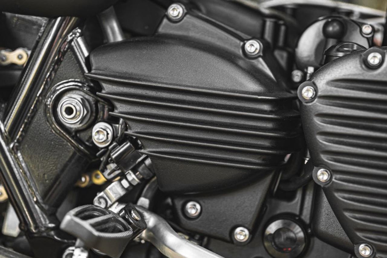 Sprocket Cover Ribbed Black 1pc T100/T120 Speed Twin 900 Scrambler 900