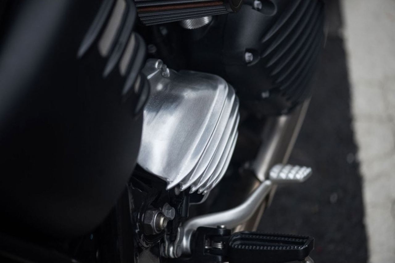 Sprocket Cover Ribbed Brushed 1 pc T100/T120 Speed Twin 900 Scrambler 900