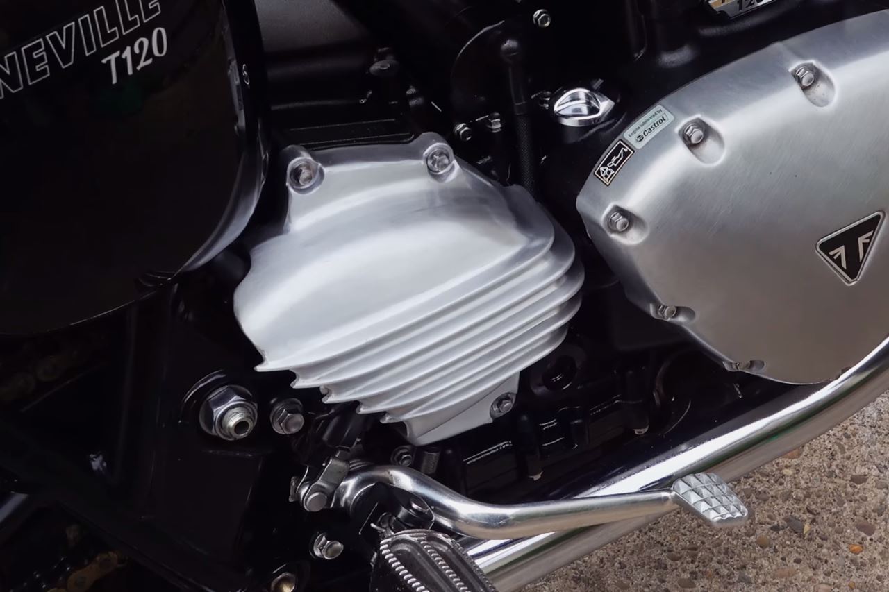 Sprocket Cover Ribbed Brushed 1 pc T100/T120 Speed Twin 900 Scrambler 900