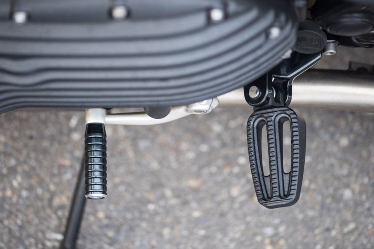 Footrests, front/rear, black, 2 pieces, T100/T120, Speed Twin 900, Scrambler 900