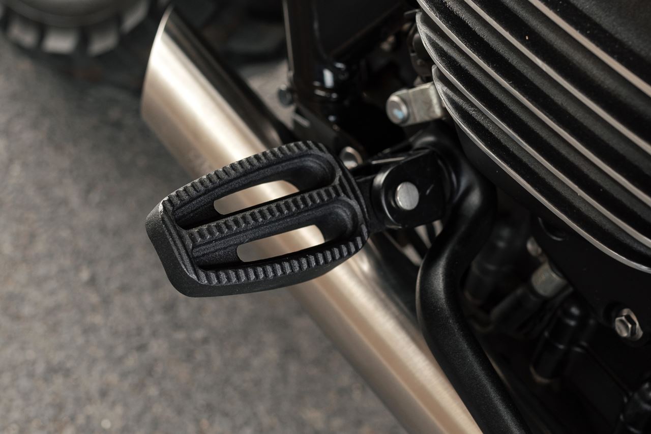 フットレスト フロント用 ブラック 2個 T100/T120 スピードツイン900 スクランブラー900