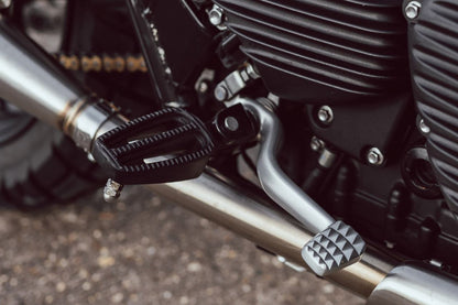 フットレスト フロント用 ブラック 2個 T100/T120 スピードツイン900 スクランブラー900