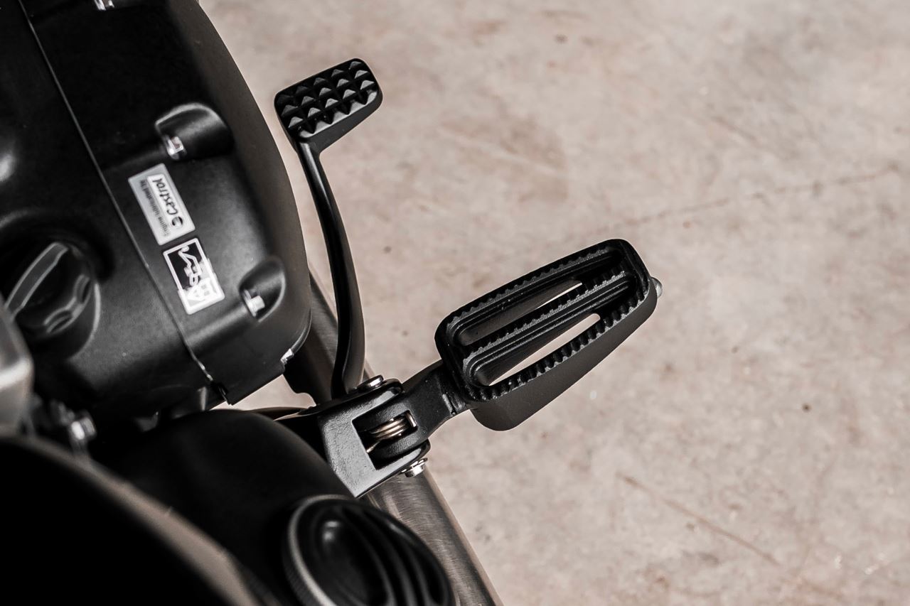 Footrest Black 2pcs Bonneville Bobber