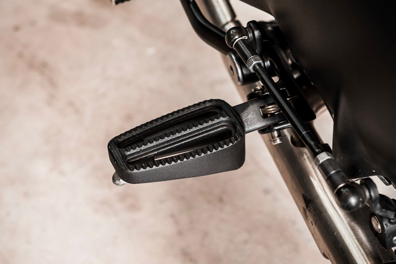Footrest Black 2pcs Bonneville Bobber
