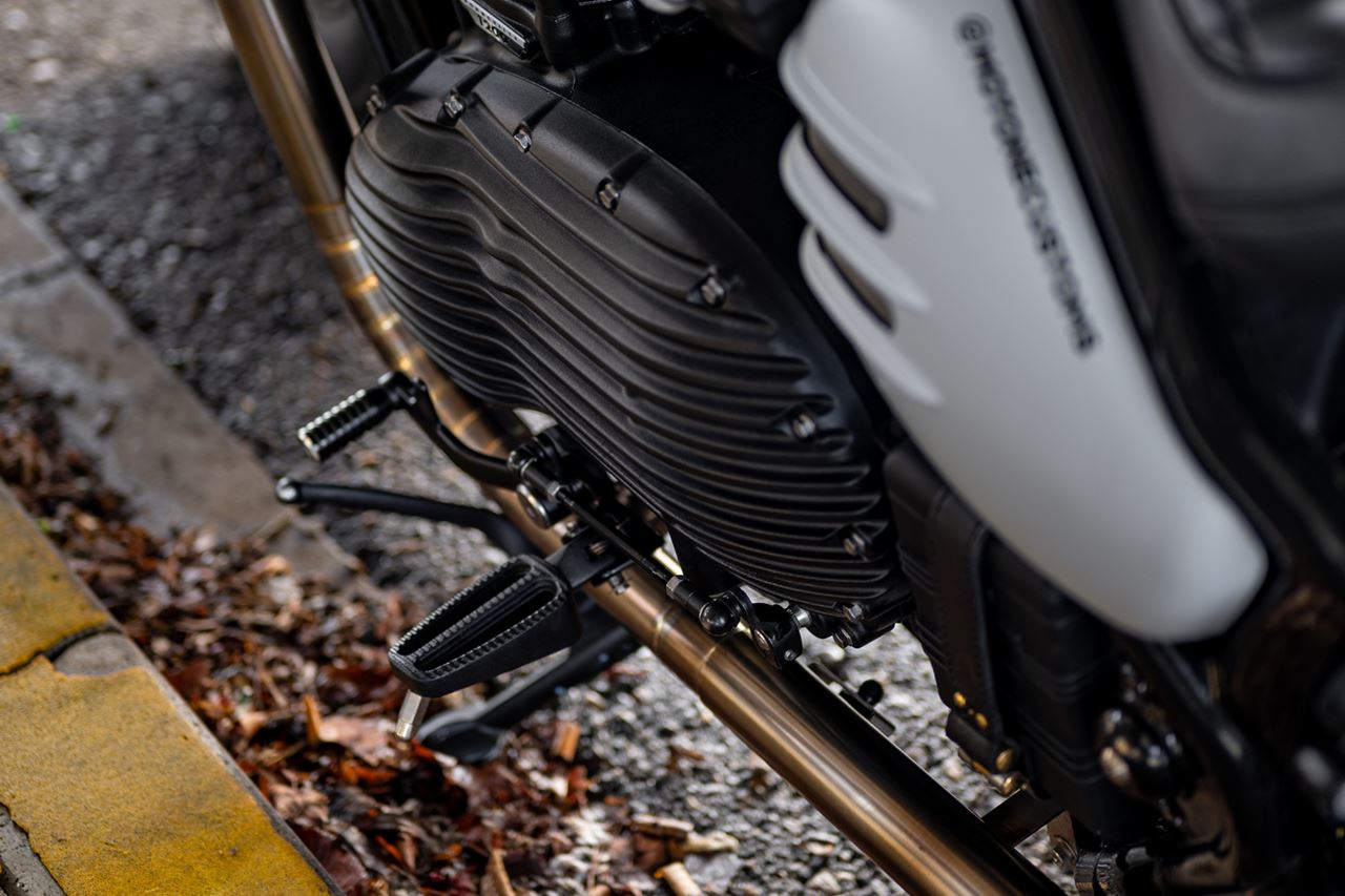 Footrest Black 2pcs Bonneville Bobber
