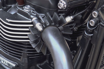 エキゾーストクランプ フィン ブラック 2個 T100/T120 スピードツイン900 スクランブラー900