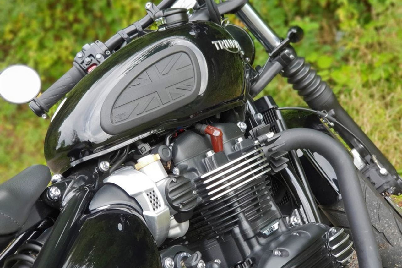 エキゾーストクランプ フィン ブラック 2個 T100/T120 スピードツイン900 スクランブラー900