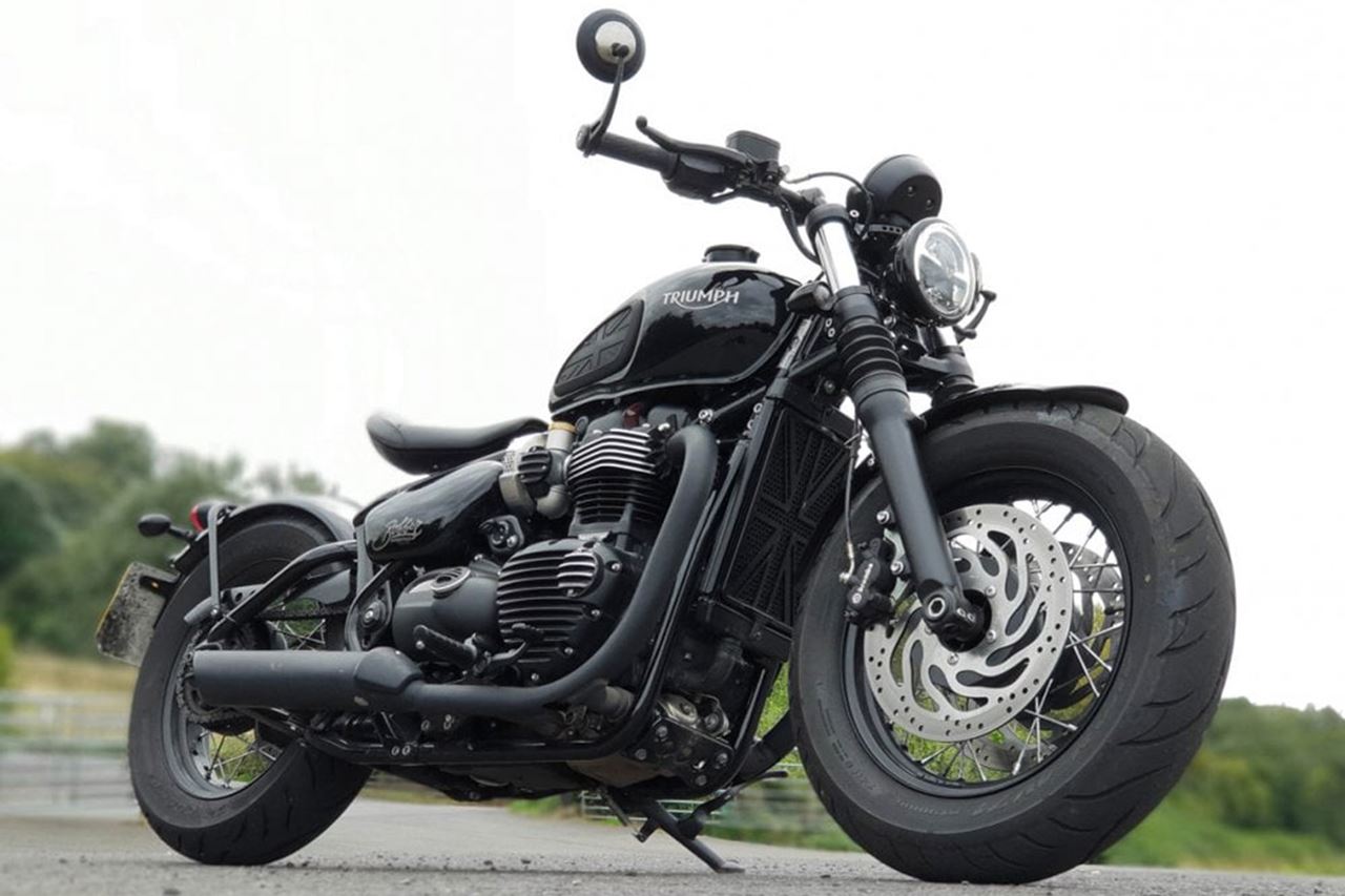 エキゾーストクランプ フィン ブラック 2個 T100/T120 スピードツイン900 スクランブラー900