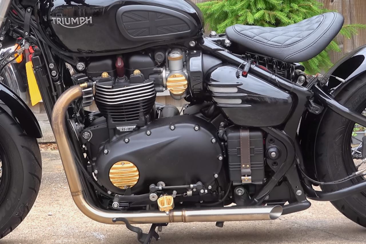 クラッチバッジ リブ ブラス 1個 T100/T120 スピードツイン900 スクランブラー900